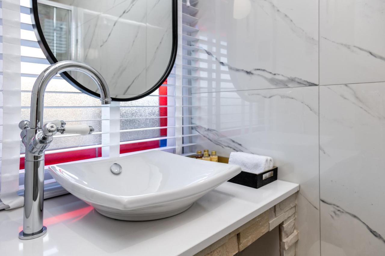 Pamper Yourself In Our Double Sized Copper Tub -2 Bedroom Villa Inverness Dış mekan fotoğraf
